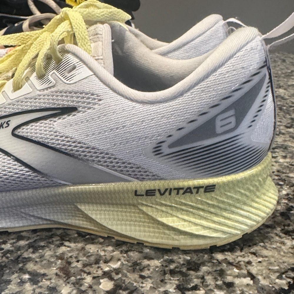 Women’s Size 9.5 Brooks White & Yellow Athletic Shoes - Picture 5 of 16